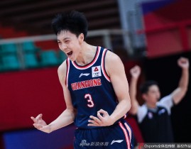 足球队员花絮简介足球之夜杂志编电子版战术资讯